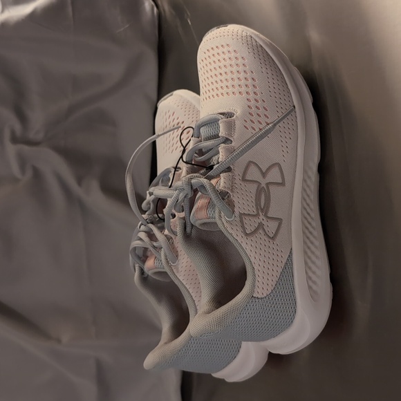Womens under armour shoes/ size 6.5 - Picture 1 of 8